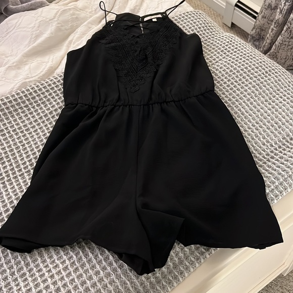 WAYF Black Short Romper (size xs) - Picture 4 of 6